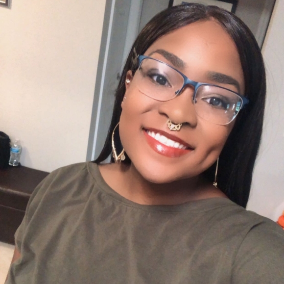 Meet your Posher, Jennifer - Picture 1 of 1